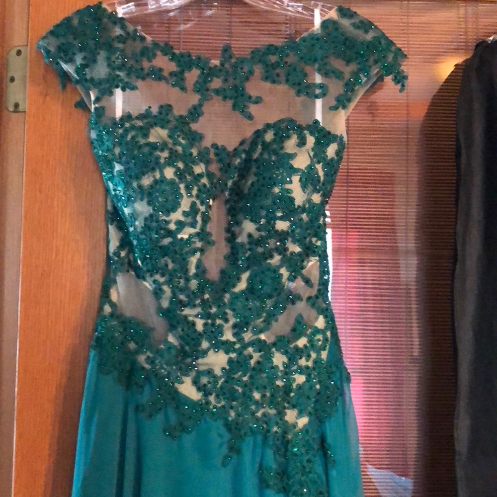 HoCo/ prom /formal Mac Duggal size 4